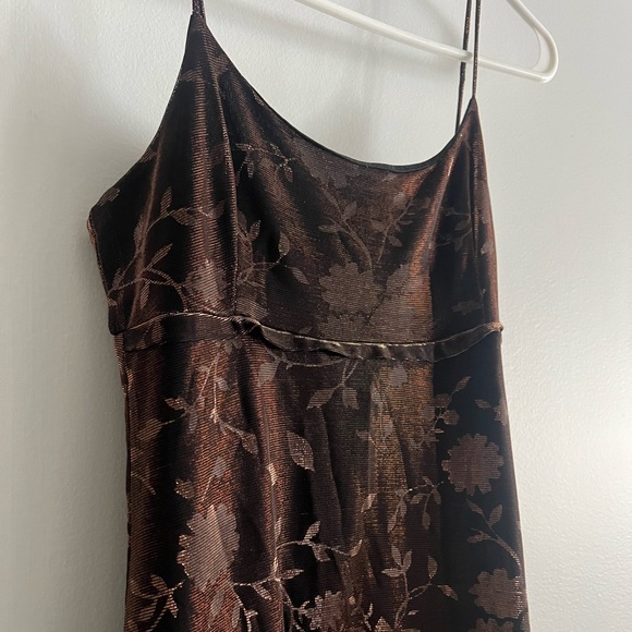 Black/Gold 90’s Minimalist Maxi Dress - Picture 4 of 8